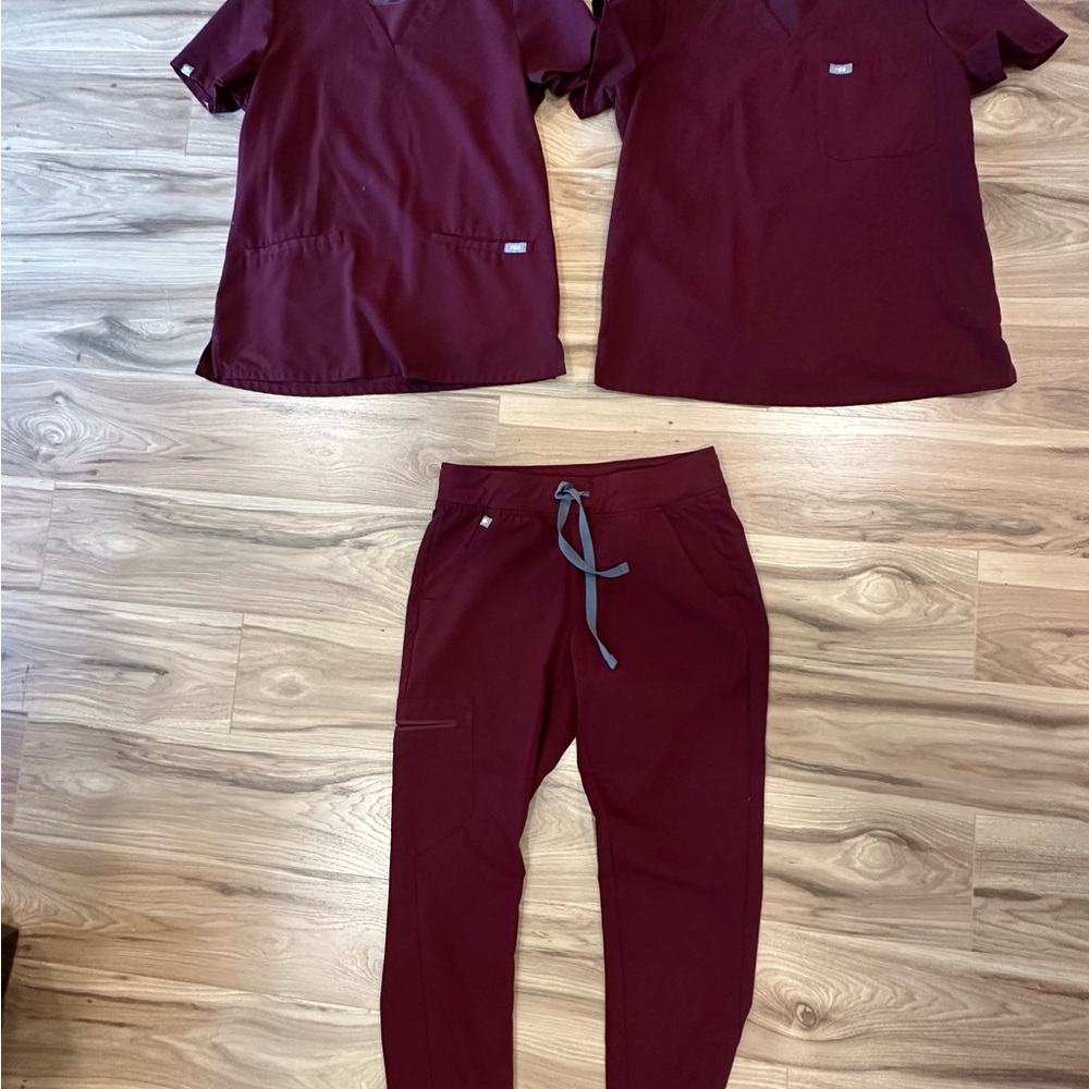 Figs Maroon Scrub Set